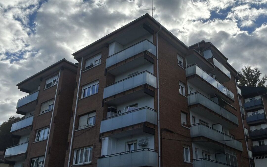 REHABILITACIÓN DE BARANDILLAS. NAGUSIA 64. ASTIGARRAGA